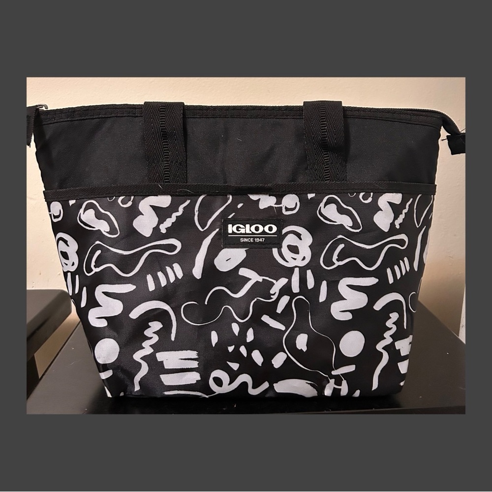Igloo Monochrome Abstract Tote